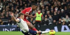 华体会体育观察：保级形势严峻，积分与赛程压力并存-华体会体育