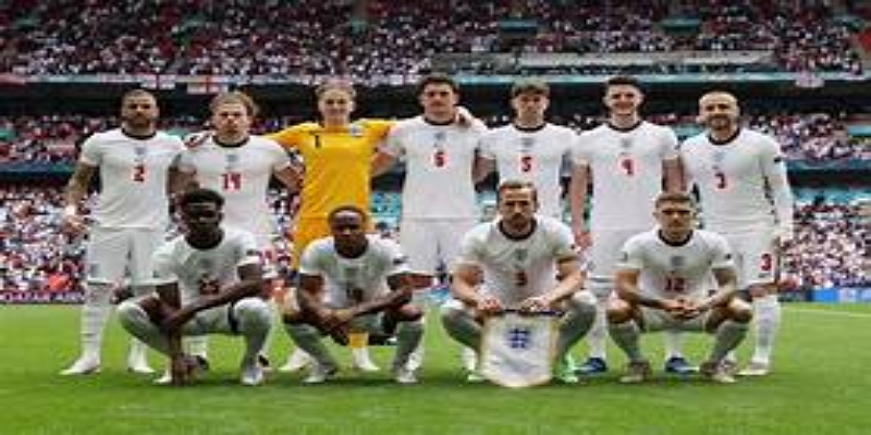 英格兰中场黄金竞争时代全面解析，诺兰在华体会体育视角下的生存空间评估-华体会体育